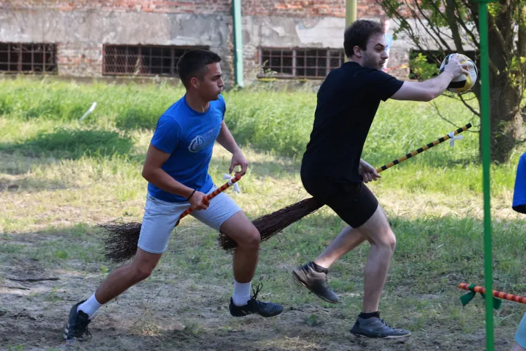 Harry Potter sakrij se! Ako sretneš ovu ekipu, razmazat će te u metloboju! Tako to rade u Dardi