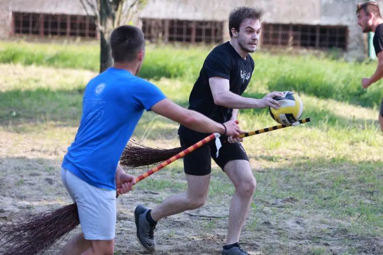 Harry Potter sakrij se! Ako sretneš ovu ekipu, razmazat će te u metloboju! Tako to rade u Dardi