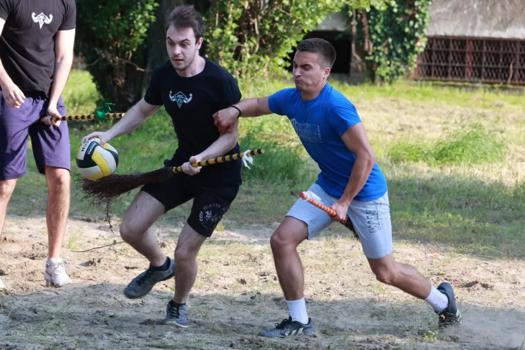 Harry Potter sakrij se! Ako sretneš ovu ekipu, razmazat će te u metloboju! Tako to rade u Dardi