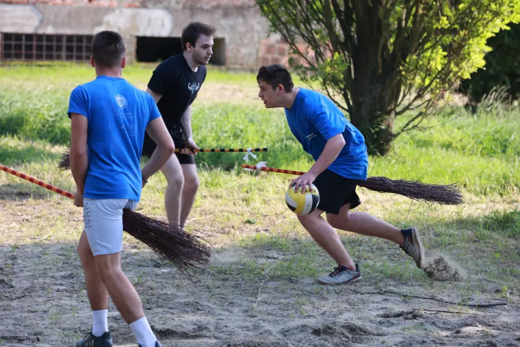 Harry Potter sakrij se! Ako sretneš ovu ekipu, razmazat će te u metloboju! Tako to rade u Dardi