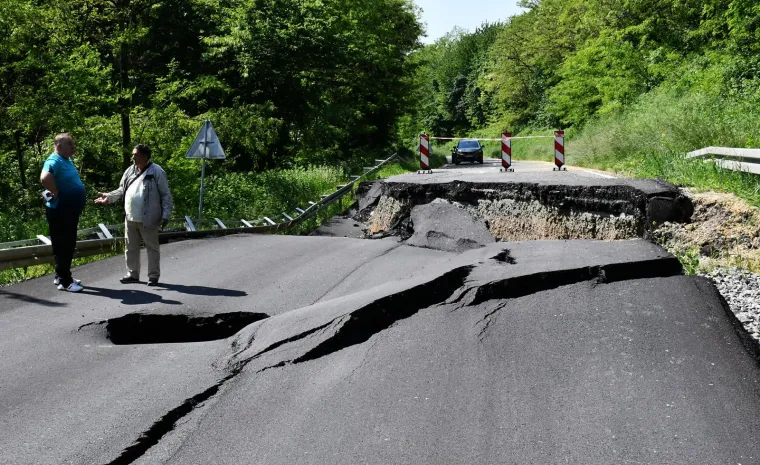 Nestvarni prizori kod Rešetara: Klizište dokrajčilo cestu koja već dulje propada