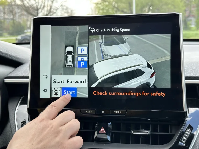 Corolla Cross parkira sama, i stvarno funkcionira - provjereno