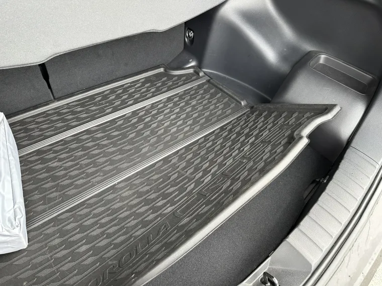 U prtljažniku se nalazi gumena prostirka, idealno ako prevozite ne&scaron;to prljavo ili tekuće