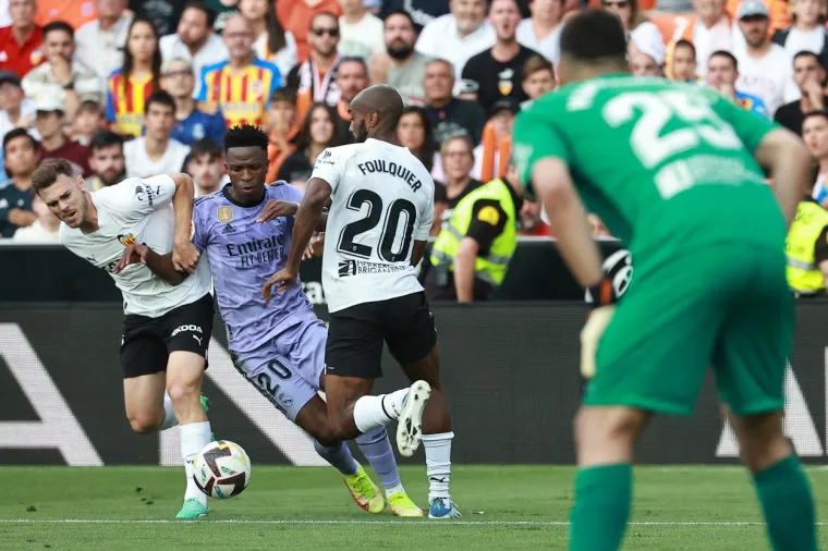 Valencia &scaron;okirala Real, umalo opći kaos na terenu