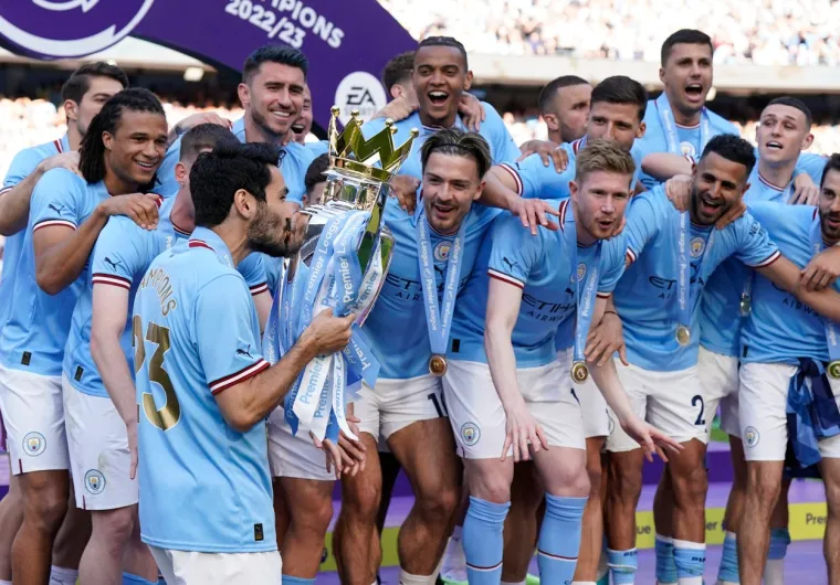 Tisuće navijača na travnjaku Etihada, Haaland bacao dijete u zrak: Slavlje 'Građana' za pamćenje