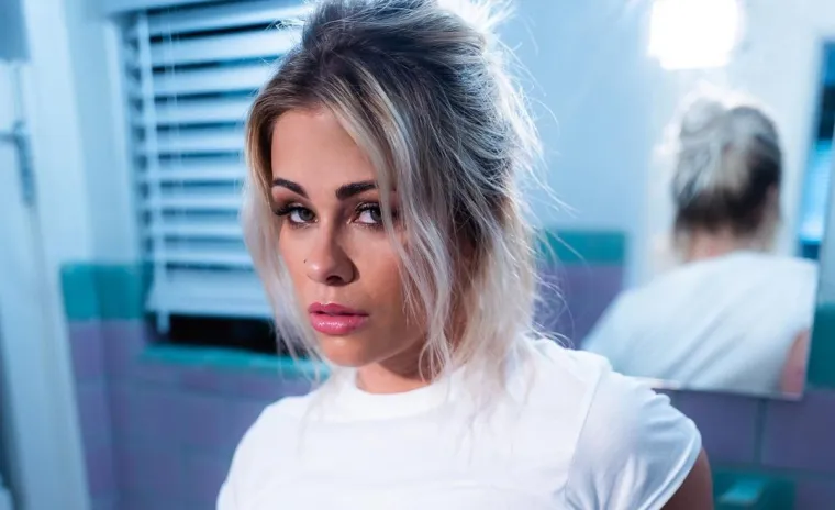 Kao da nisu bile dovoljne ove vruće fotke s prijateljicom: Nakon toga je jo&scaron; objavila selfie u prozirnom grudnjaku