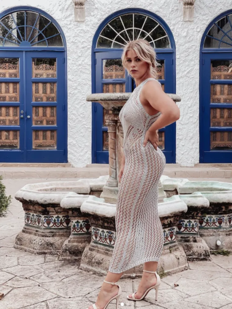 Kao da nisu bile dovoljne ove vruće fotke s prijateljicom: Nakon toga je jo&scaron; objavila selfie u prozirnom grudnjaku