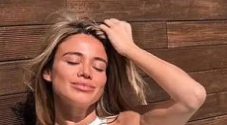 Diletta ponovno oduševljava: Prošetala se ulicom s raskopčanom košuljom, a fotka s pizzom u ustima apsolutni je hit