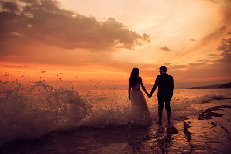 Većina ljudi samo želi nekoga tko ih voli i prihvaća i nekoga tko će im sačuvati slobodno mjesto na kauču nakon dugog i napornog dana. Želimo pripadati nekome tko je predivan i s njim izgraditi malo pleme koje će nastaviti to nasljeđe.