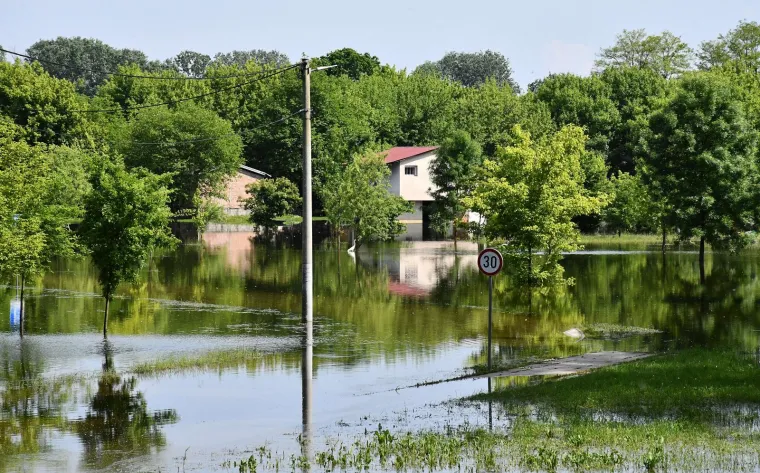 Izlila se Sava iz korita i poplavila popularno izletište, vlasnici riječnih splavi su na oprezu