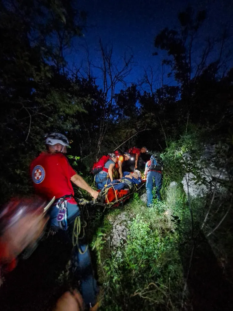 Pao u berbi &scaron;paroga pa izgubio pamćenje. HGSS-ovci ga na&scaron;li u kanjonu Banine