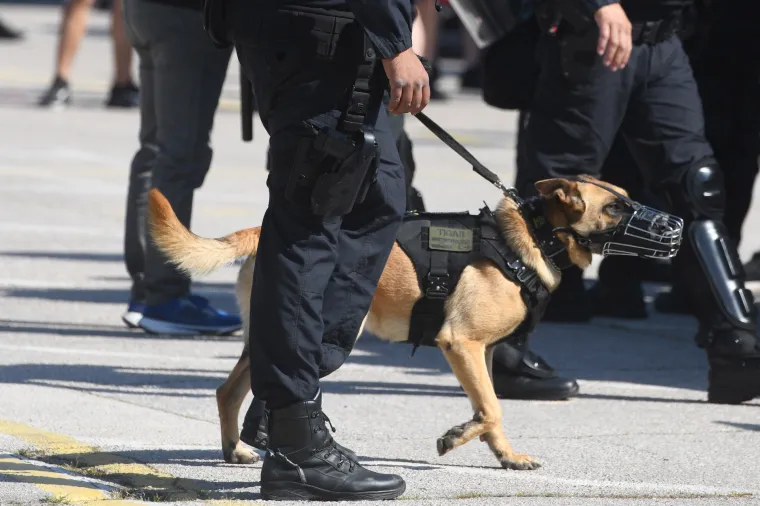 &Scaron;ibenik na nogama: Navijači u pratnji policije krenuli put Rijeke na finale Kupa