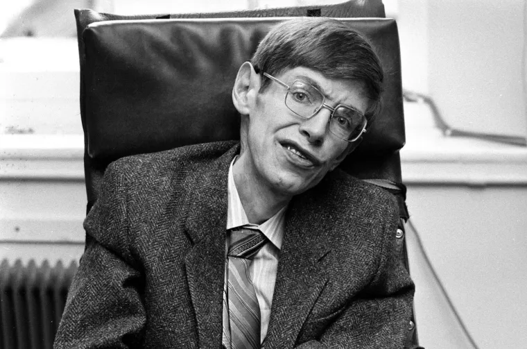 Hawking je imao samo 21 godinu kada mu je dijagnosticirana amiotrofična lateralna skleroza, oblik bolesti motornih neurona koja se češće naziva ALS ili Lou Gehrigova bolest.
