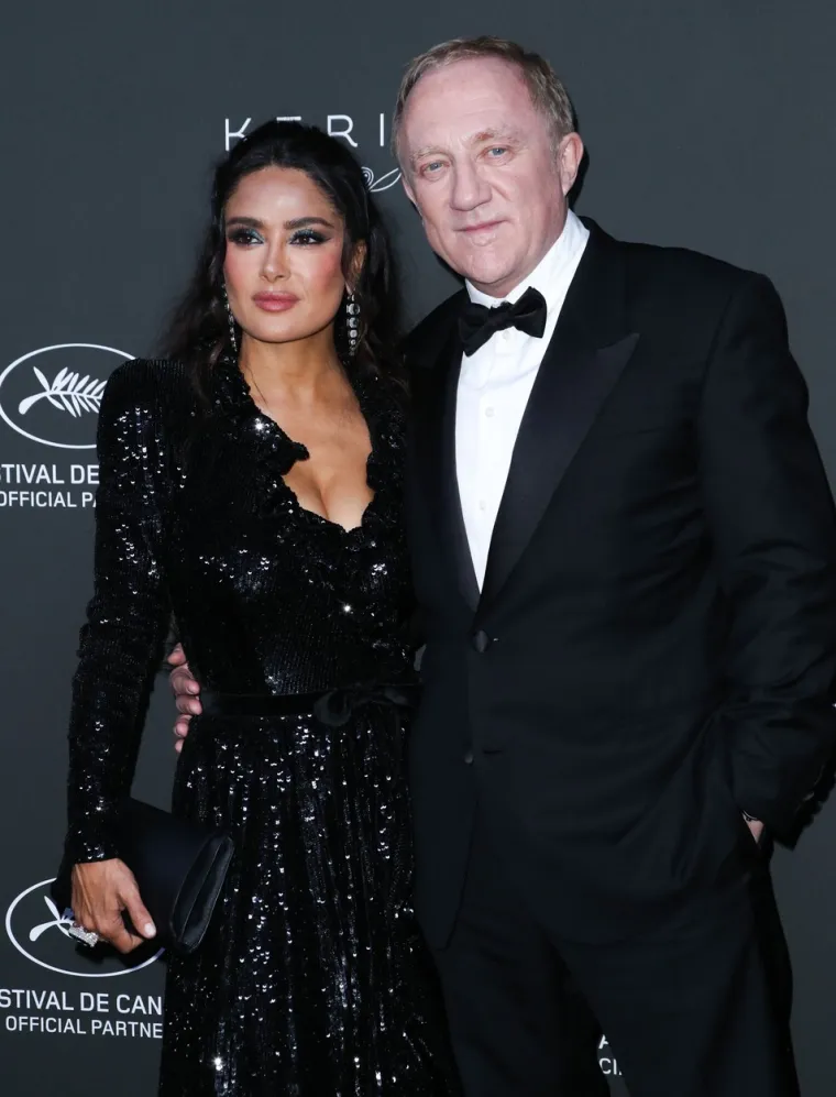 Salma Hayek pozirala je sa suprugom, francuskim poduzetnikom Fran&ccedil;ois-Henrijem Pinaultom (60) koji je ostao neprimijećen pored atraktivne glumice.
