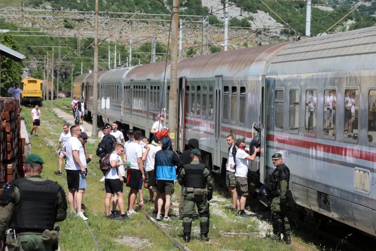 Sve je spremno za spektakl: 'Bili' vlak s Torcidom stigao u Rijeku, među Funcutima i BBB?