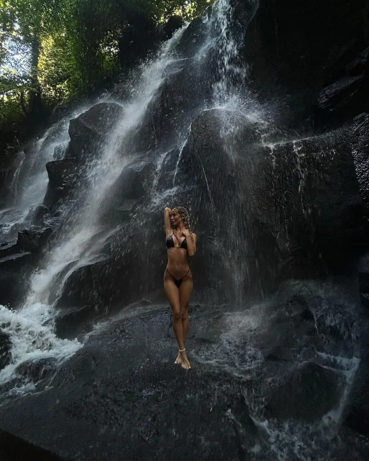 Seksi influencerica spavala s engleskom zvijezdom pa zavr&scaron;ila na sudu zbog uhođenja nakon prekida