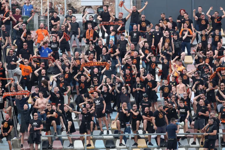 Rujevica se puni, navijači Hajduka imaju poseban transparent za Livaju: 'Marko, ako Boga znade&scaron;...'