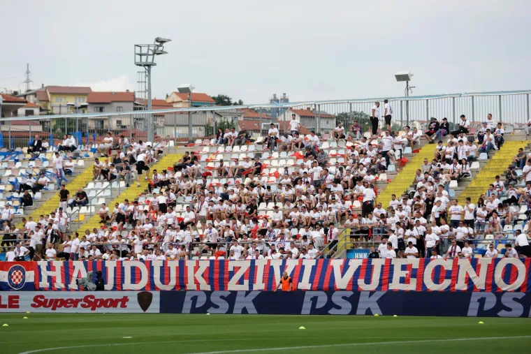 Rujevica se puni, navijači Hajduka imaju poseban transparent za Livaju: 'Marko, ako Boga znade&scaron;...'