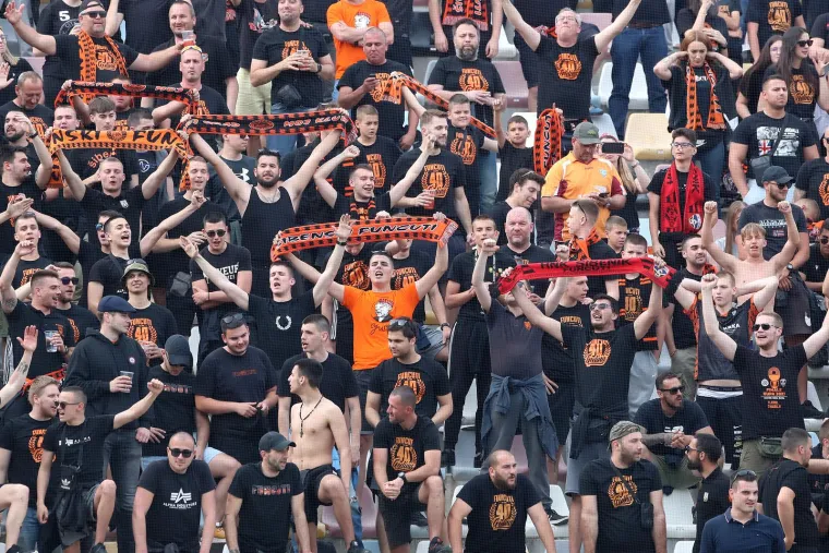 Rujevica se puni, navijači Hajduka imaju poseban transparent za Livaju: 'Marko, ako Boga znade&scaron;...'