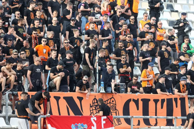 Rujevica se puni, navijači Hajduka imaju poseban transparent za Livaju: 'Marko, ako Boga znade&scaron;...'