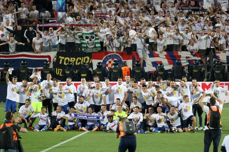 Veliko slavlje Hajduka i Torcide nakon novog trofeja: 'Bila boja je najbolja na svitu'