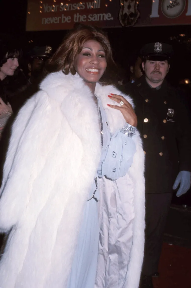 Koža, minjaci, &scaron;ljokice, krzno: Pogledajte modna izdanja kraljice rocka kroz godine