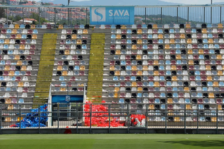 Torcida je u srijedu palila stolice na Rujevici: Evo kako riječki stadion izgleda dan nakon finala Kupa
