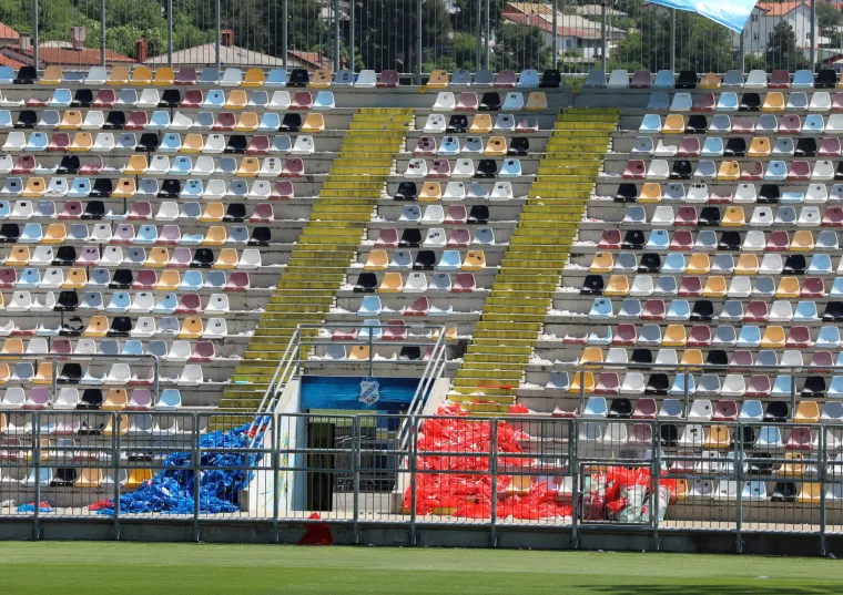 Evo kako izgleda tribina Rujevice dan nakon što je Torcida na njoj palila stolice