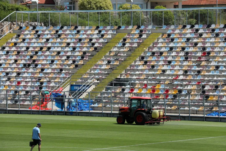 Evo kako izgleda tribina Rujevice dan nakon što je Torcida na njoj palila stolice