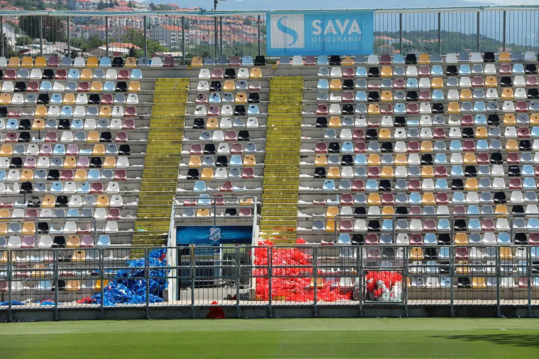 Evo kako izgleda tribina Rujevice dan nakon što je Torcida na njoj palila stolice