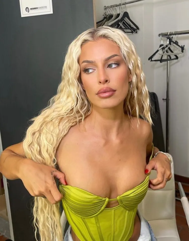 Iako su joj obožavatelji već govorili da je previ&scaron;e, oti&scaron;la je korak dalje i slikala se potpuno gola: Bacila je sve u trans