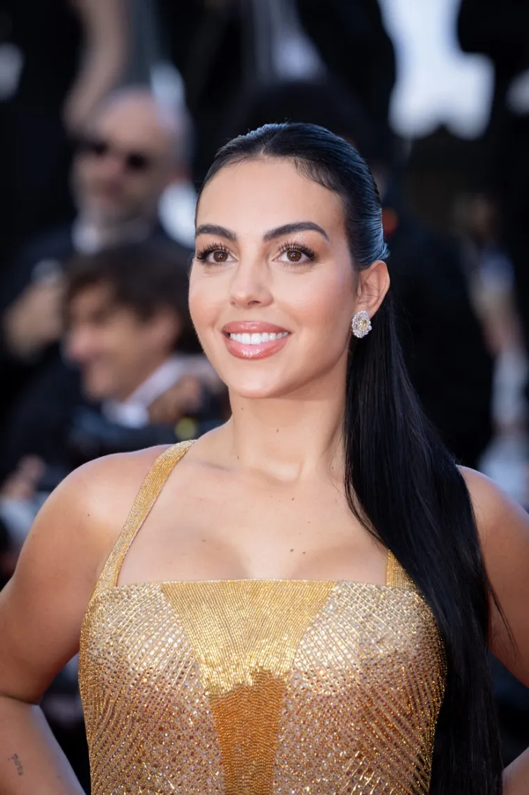 Georgina nas je frapirala zlatnom haljinom u Cannesu, a onda smo naišli na još zanosnih izdanja: Evo ih top 10
