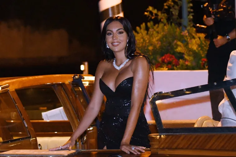 Georgina nas je frapirala zlatnom haljinom u Cannesu, a onda smo naišli na još zanosnih izdanja: Evo ih top 10