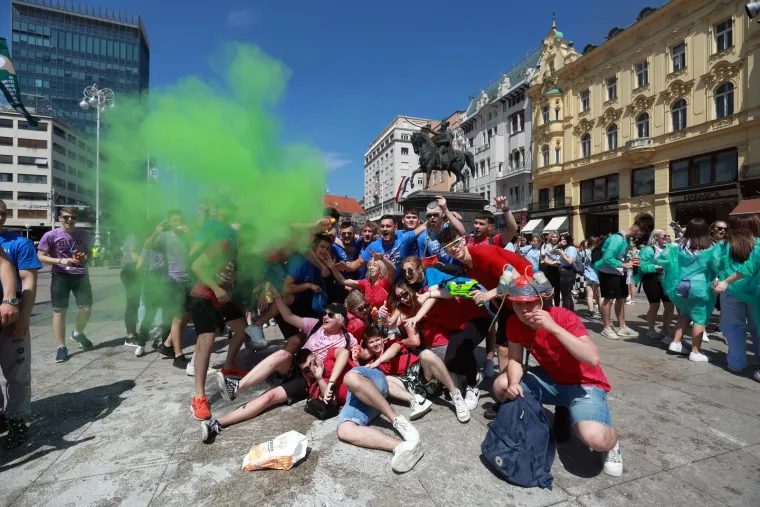 Maturantsko ludilo od Zagreba do &Scaron;ibenika! Za&scaron;titari čuvaju Mandu&scaron;evac, bra&scaron;na ima svuda, zapaljene i baklje