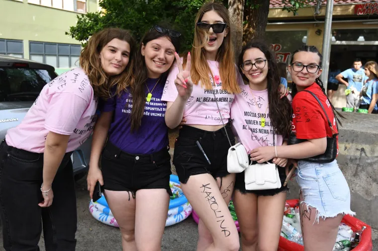 Gori u Dubrovniku! Maturanti zapalili gume ispred škola: Pogledajte kako se slavi i pije diljem Hrvatske