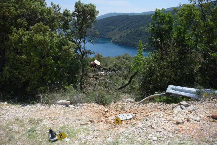 Ovo su fotografije s mjesta nesreće maturanata kod Labina. Objavljene i slike kad su tek krenuli na put