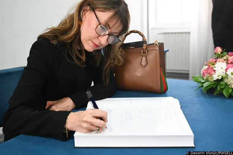 U Zagrebu održana komemoracija za neponovljivu Sandu Langerholz: Od nje su se oprostile i Mila Elegović, Nataša Janjić...