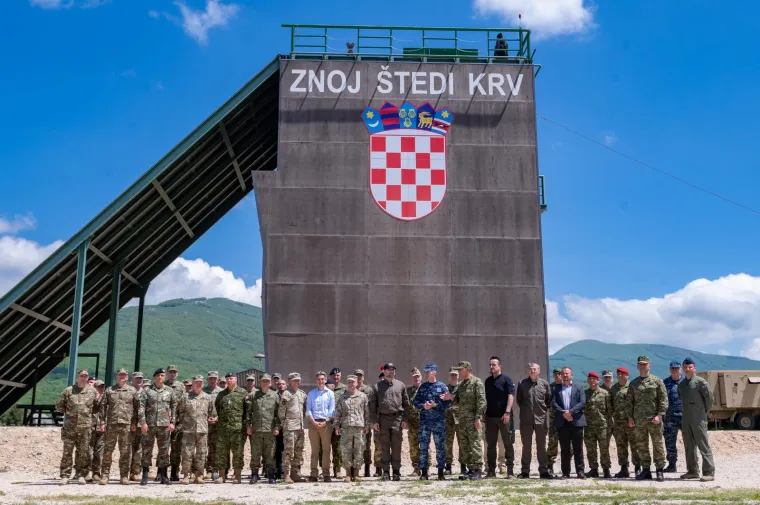 Ministar je ovom prigodom zahvalio Sjedinjenim Američkim Državama, strateškom partneru Republike Hrvatske na još jednoj uspješnoj suradnji koja je poslala vrlo jasnu poruku, rekavši kako su savezničke i partnerske oružane snage pokazale svu moć i važnost zajedničkog borbenog djelovanja. 