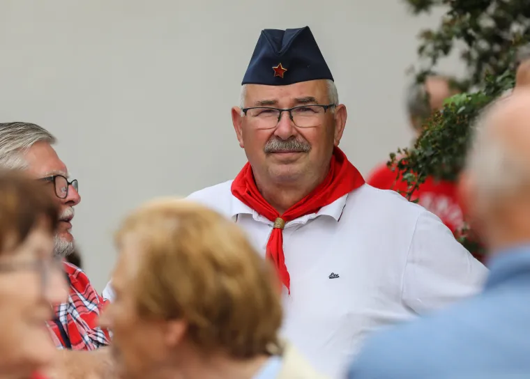 Kapice, uniforme i zastave. U Kumrovcu se slavi Dan mladosti: 'Neka nas zaobiđu svi koji imaju zle misli'