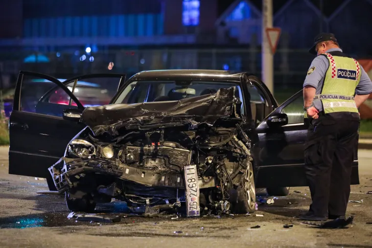 Krš i lom: Ovako izgledaju Mercedes i Audi koji su se sudarili u Zagrebu. Neoprepoznatljivo. Muškarac je mrtav