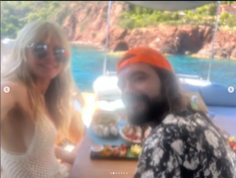 Kao da joj to što joj je haljina skliznula s grudi nije bilo dosta, Heidi Klum je sada pozirala toples
