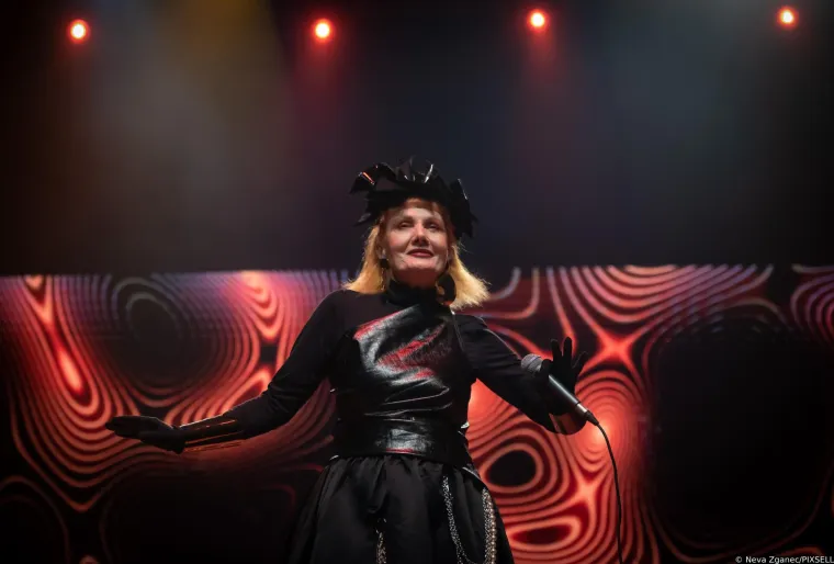 Josipa Lisac nastupila u prepunom Lisinskom nakon tromjesečne pauze zbog bolesti: Još jednom je dokazala zašto je ona prava glazbena diva