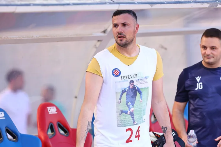 Danijel Subašić odigrao posljednje minute u karijeri i u suzama se oprostio od nogometa, Poljud ga ispratio ovacijama