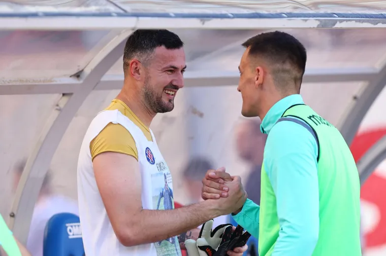 Danijel Subašić odigrao posljednje minute u karijeri i u suzama se oprostio od nogometa, Poljud ga ispratio ovacijama