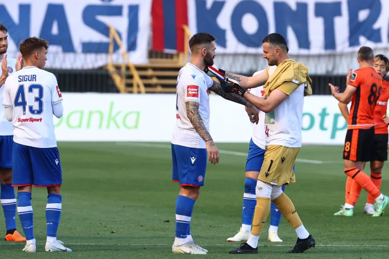 Torcida je ovom porukom ispratila Danijela Subašića u mirovinu, pazite što su mu napisali
