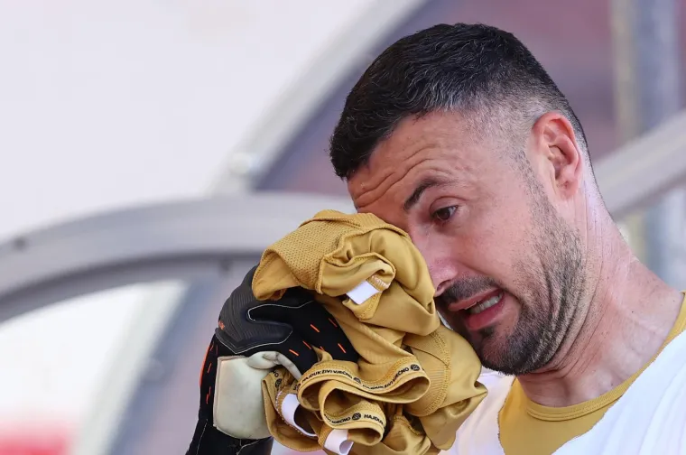 Torcida je ovom porukom ispratila Danijela Subašića u mirovinu, pazite što su mu napisali