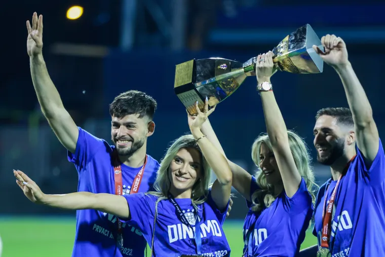 Dinamovci uz ljep&scaron;e polovice na Maksimiru proslavili novu titulu