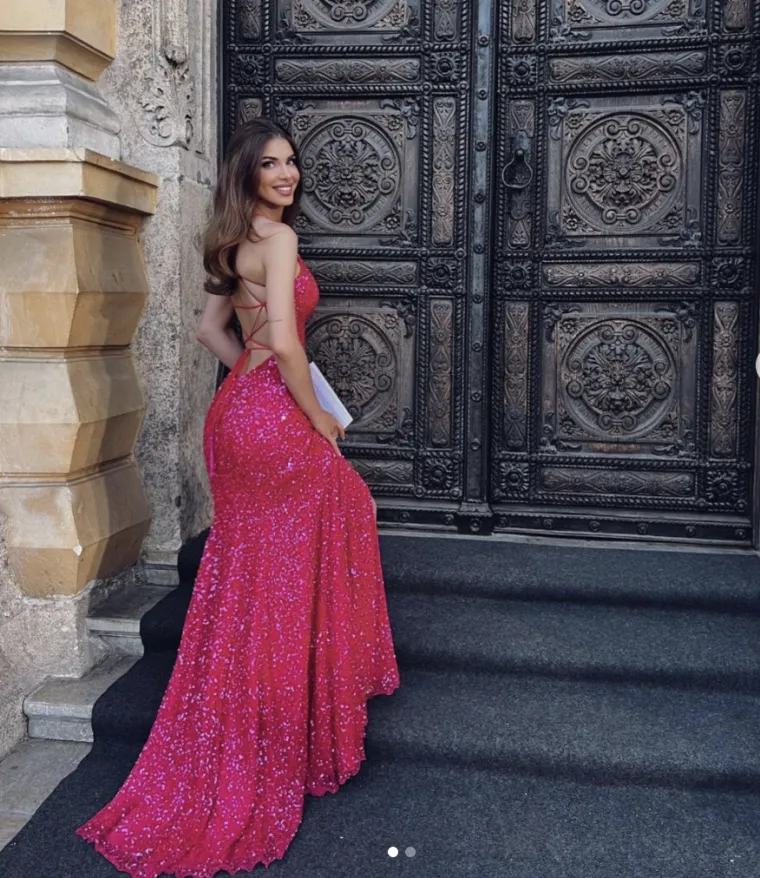 Zanosna Iva haljinom se pohvalila i na svom Instagramu gdje je dobila brojne komplimente. Naime, nedavno su manekenka i njezin zaručnik Bruno Petković posjetili Fani Stipković u Madridu, s čime se sportska novinarka pohvalila na dru&scaron;tvenim mrežama. 