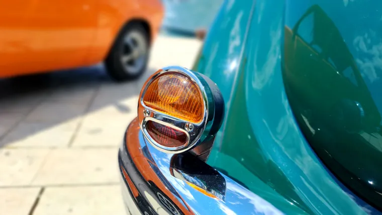 Spektakularni oldtimeri okupirali Makarsku rivu: Pogledajte kakvi ljepotani su se mogli u nedjelju razgledati tik uz more