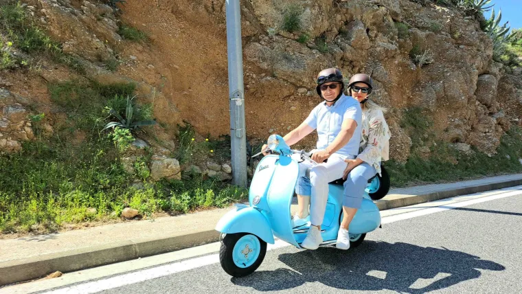 Spektakularni oldtimeri okupirali Makarsku rivu: Pogledajte kakvi ljepotani su se mogli u nedjelju razgledati tik uz more